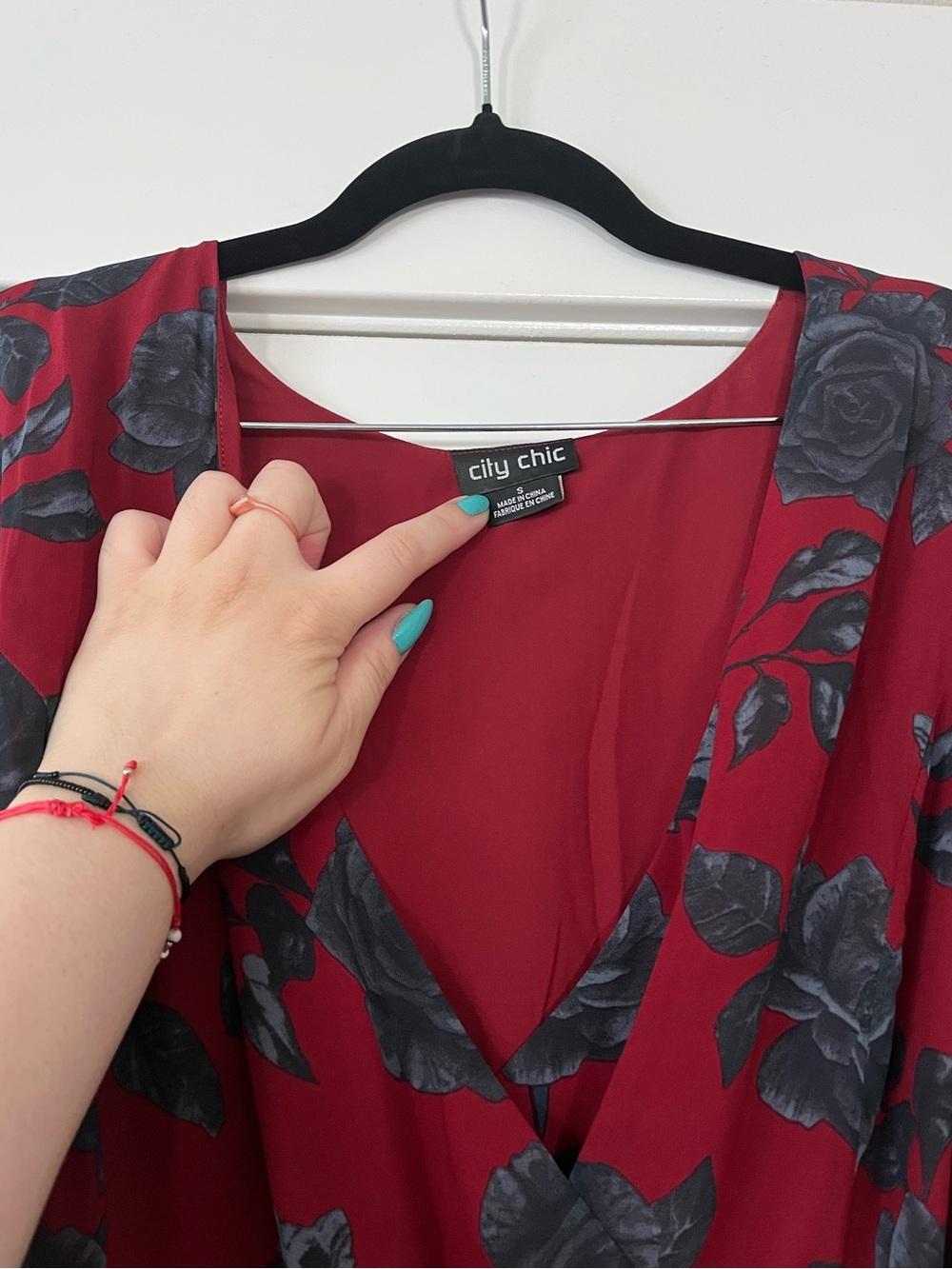 Like New City Chic Plus Size 16 Red Mini Dress with Grey and Black Rose Print - Picture 10 of 12
